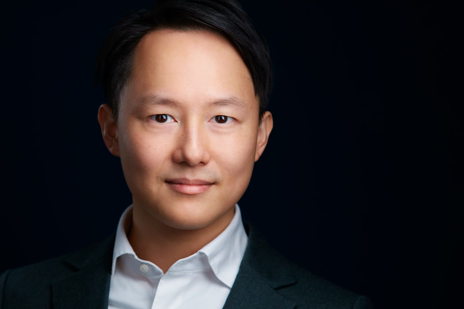 Professional LinkedIn photo example 2